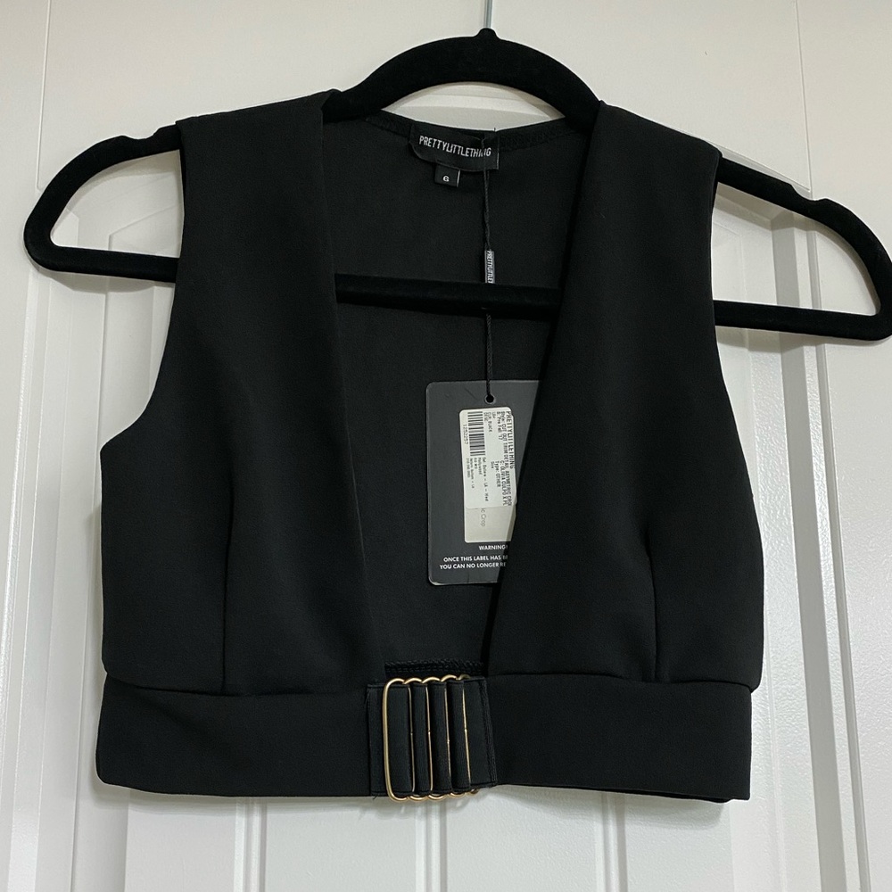 Cut Out Detailed Cropped Top